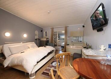 Луз Кинерет, свиты C, D, E